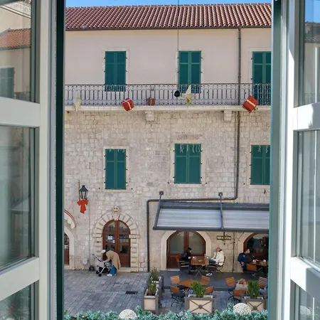 Hive Luxury Suites By Mn Property Kotor Exterior photo