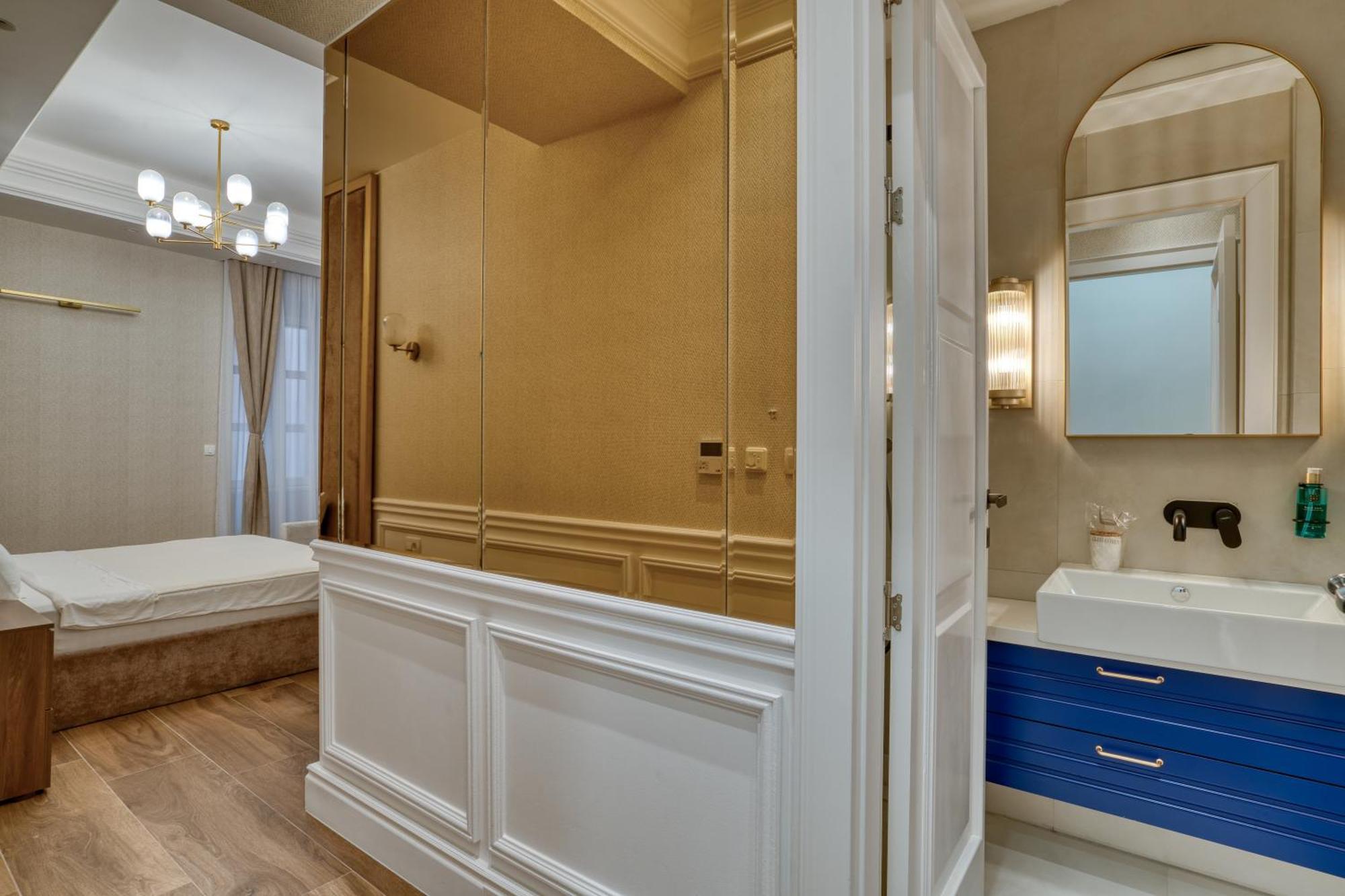 Hive Luxury By Mn *
