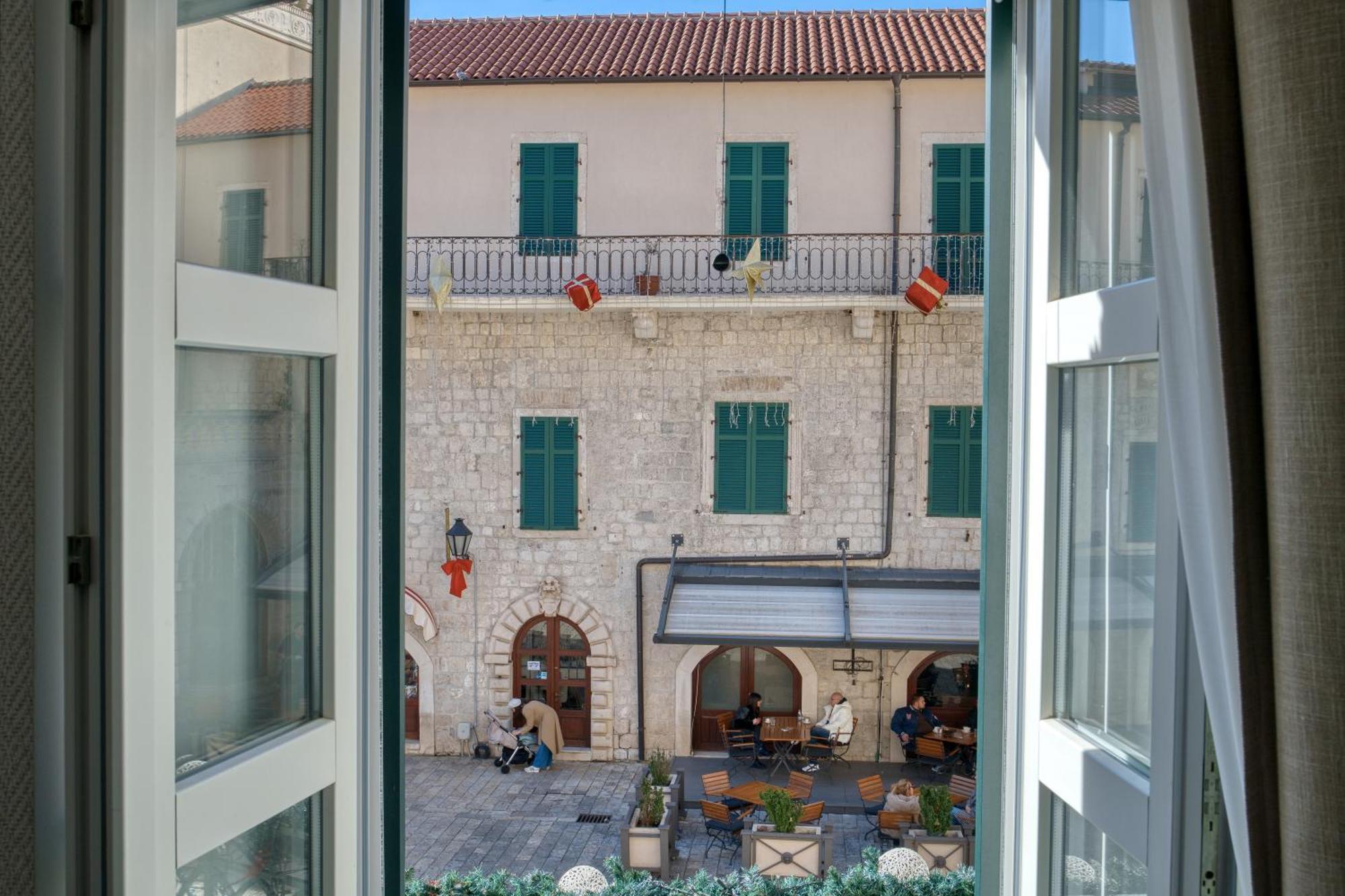 Hive Luxury By Mn * Kotor