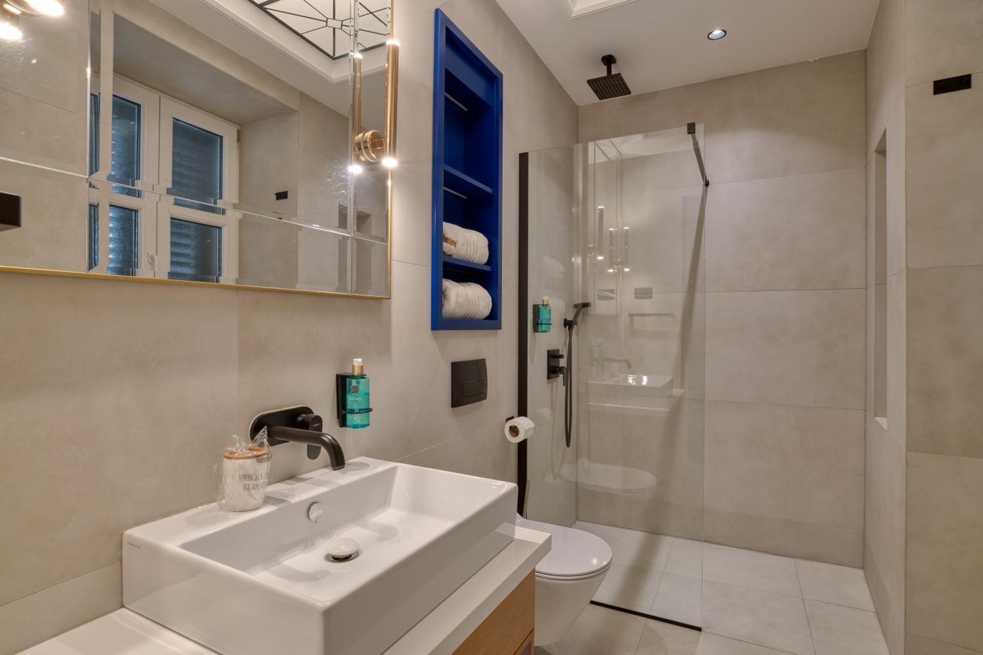 Hive Luxury By Mn * Kotor