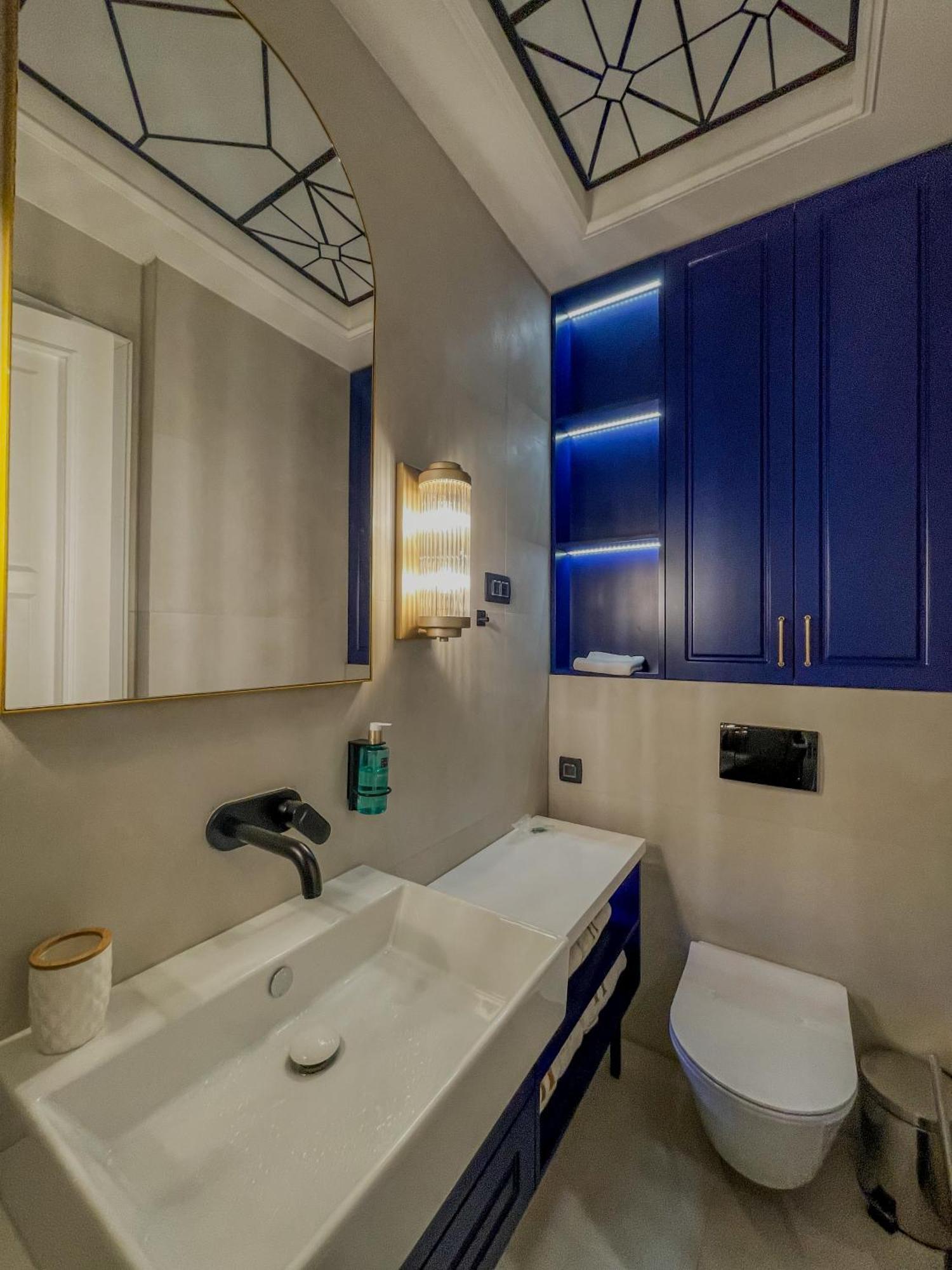 Hive Luxury By Mn