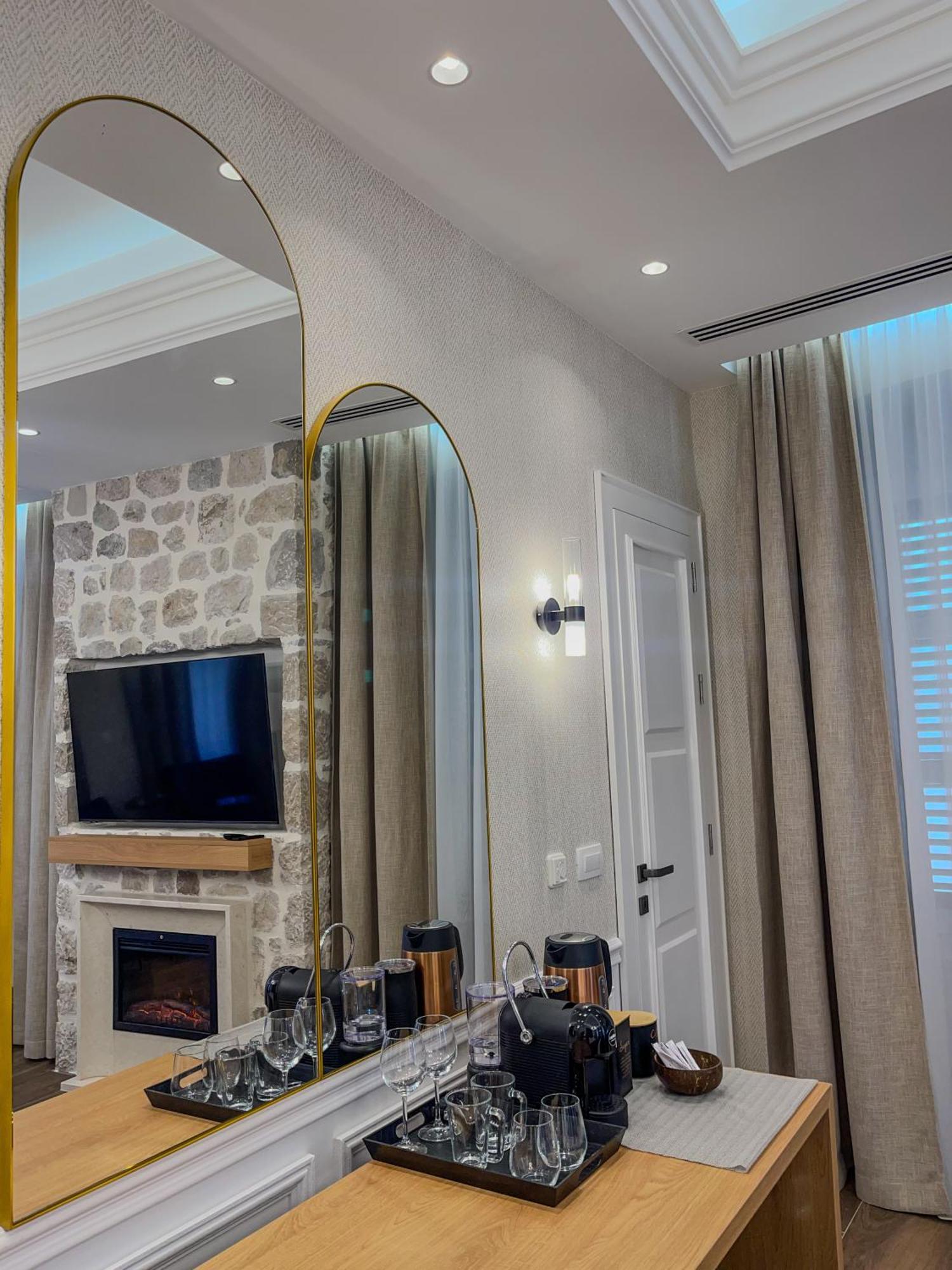 Hive Luxury By Mn *
